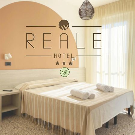 Hotel Reale Римини Екстериор снимка